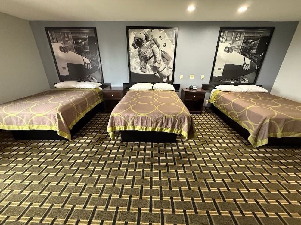 Crystal Inn Northeast Houston Downtown I-610 property views in Houston, TX — gallery photo 3