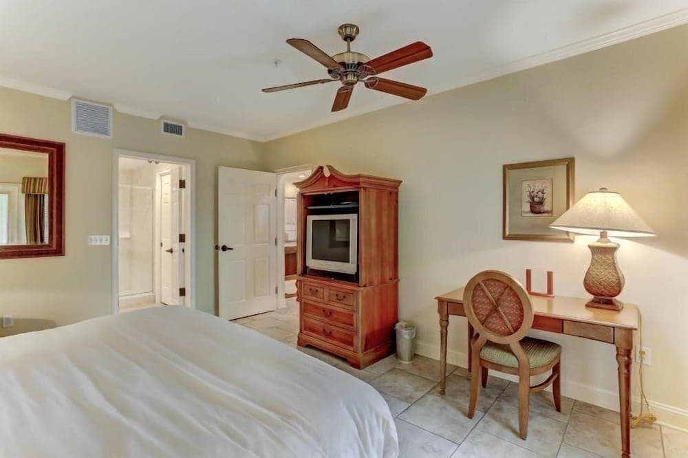 2515 Tennis Villa King Suite property views in Fernandina Beach, FL — gallery photo 3