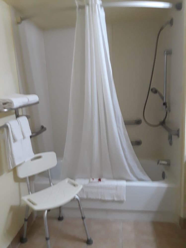 Days Inn by Wyndham Newark Wilmington property views in Newark, DE — gallery photo 3