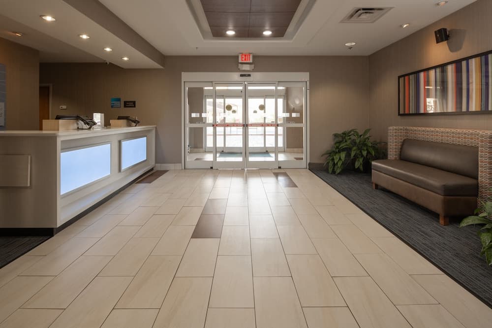 Holiday Inn Express & Suites Lenoir Cty by IHG interior in Lenoir City, TN — gallery photo 2