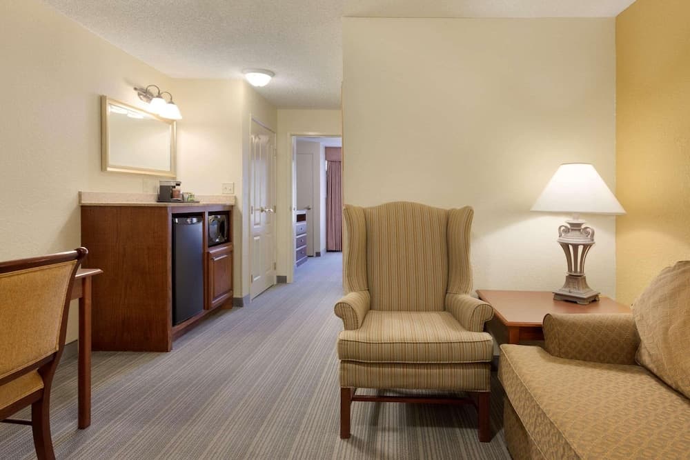 Country Inn & Suites by Radisson, Norman near University interior in Norman, OK — gallery photo 2