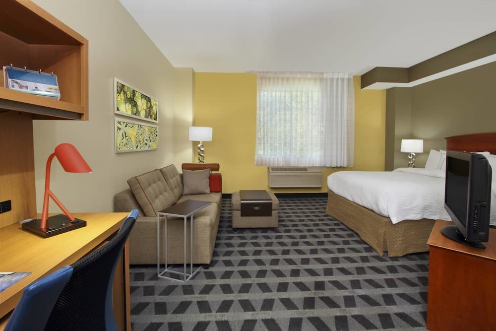 TownePlace Suites by Marriott San Jose Cupertino property views in San Jose, CA — gallery photo 3