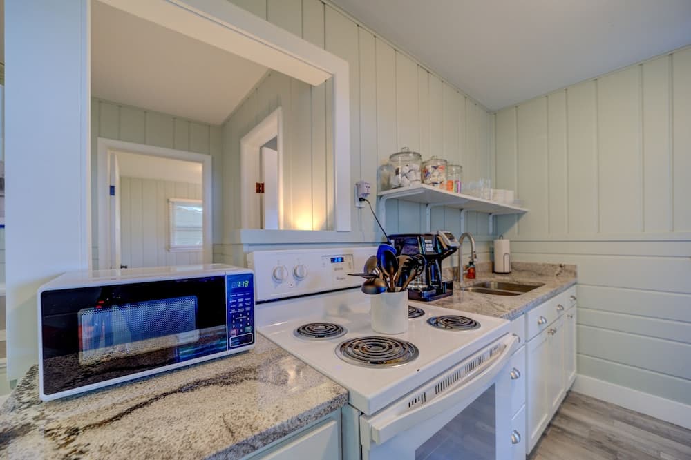 Scenic Drive Resort by DreamStay gallery photo in Muskegon, MI — image 110