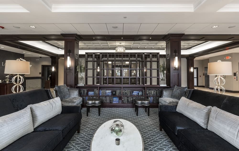 La Banque Hotel gallery photo in Homewood, IL — image 13