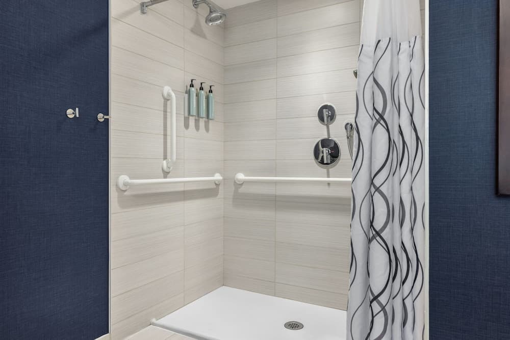 Residence Inn New York The Bronx At Metro Center Atrium gallery photo in Bronx, NY — image 7