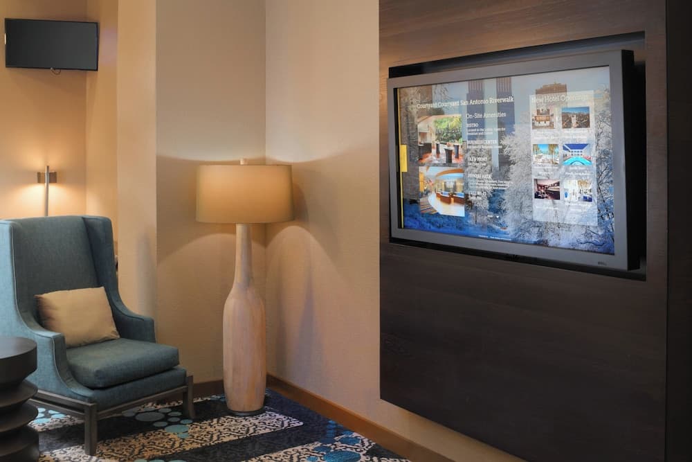 Courtyard Marriott Riverwalk property views in San Antonio, TX — gallery photo 3