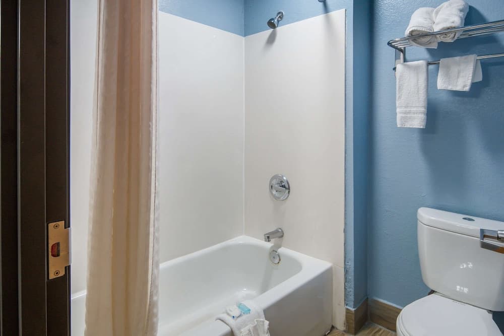 Rodeway Inn Carrollton I-35E gallery photo in Carrollton, TX — image 25