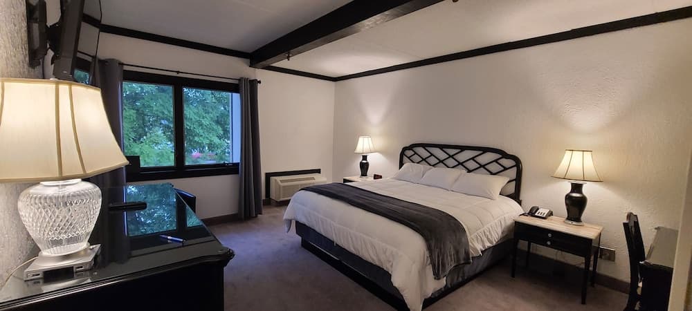 Bay Valley Resort interior in Bay City, MI — gallery photo 2