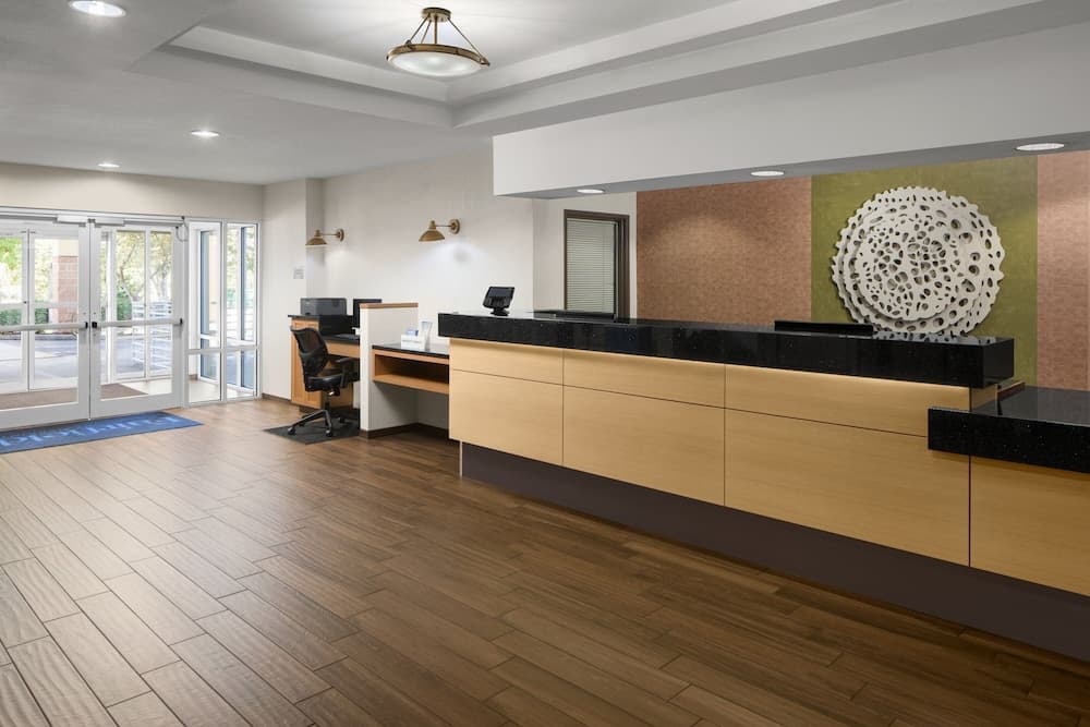 Fairfield Inn & Suites by Marriott Beaverton interior in Beaverton, OR — gallery photo 2