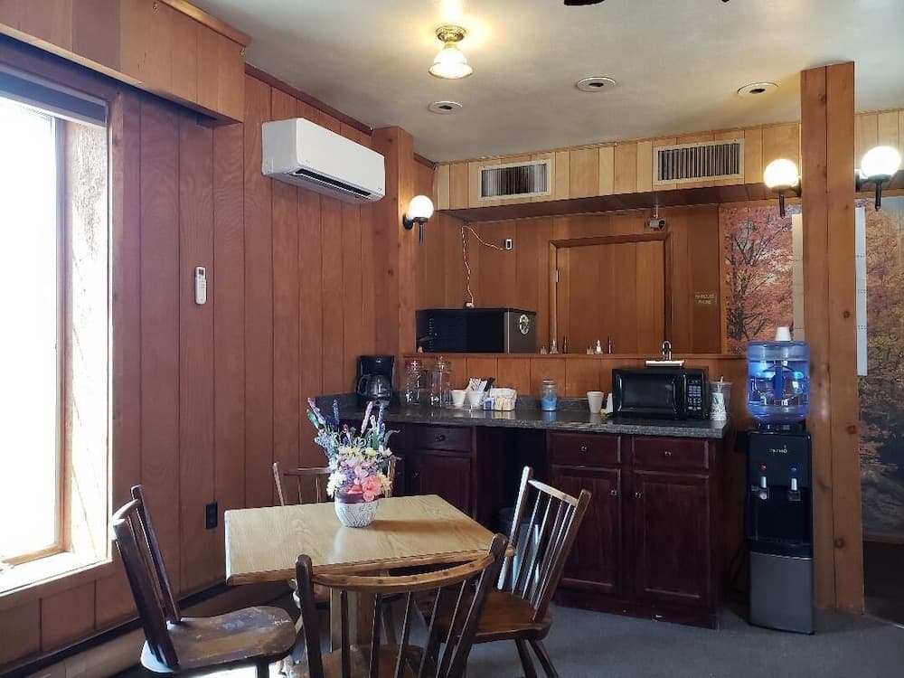 Mansfield Inn interior in Mansfield, PA — gallery photo 2