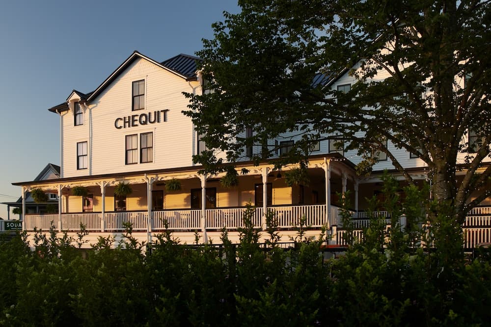 The Chequit featured exterior or lobby in Shelter Island Heights, NY — similar hotel