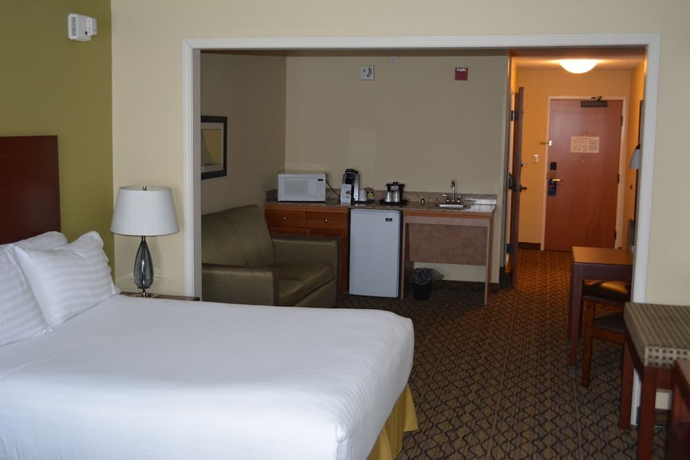 Holiday Inn Express & Suites Lancaster by IHG property views in Lancaster, OH — gallery photo 3