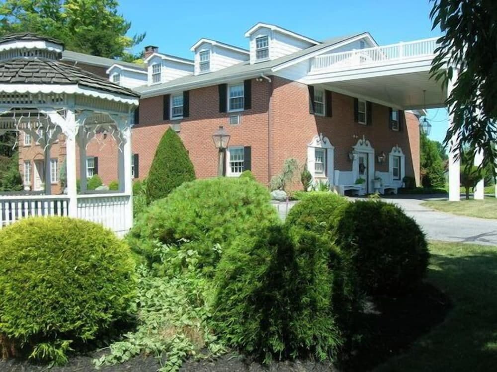 Smoketown Inn featured exterior or lobby in Smoketown, PA — similar hotel