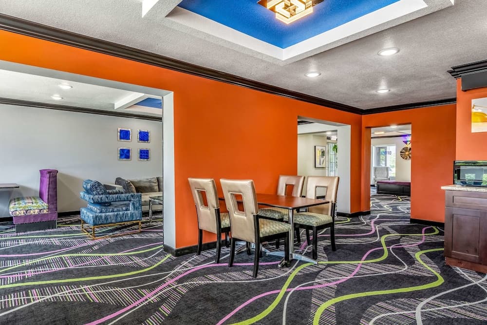 Quality Inn interior in Mount Vernon, KY — gallery photo 2