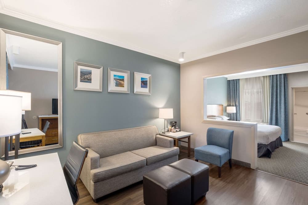 MainStay Suites John Wayne Airport by Choice Hotels gallery photo in Santa Ana, CA — image 12