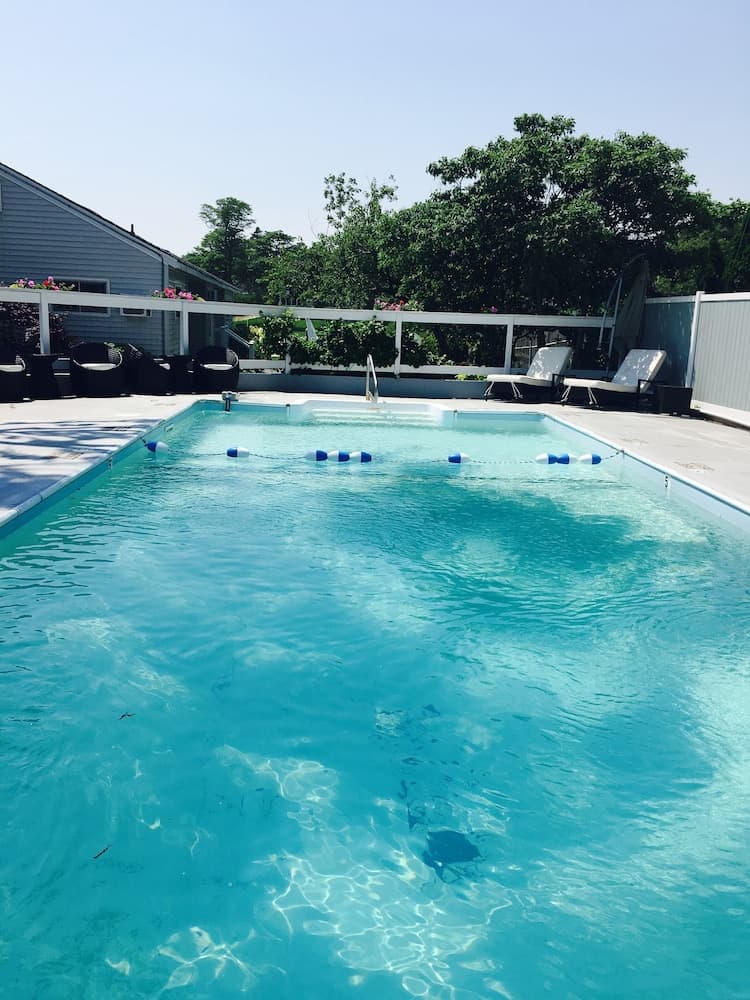 The Drake Inn featured exterior or lobby in Hampton Bays, NY — similar hotel
