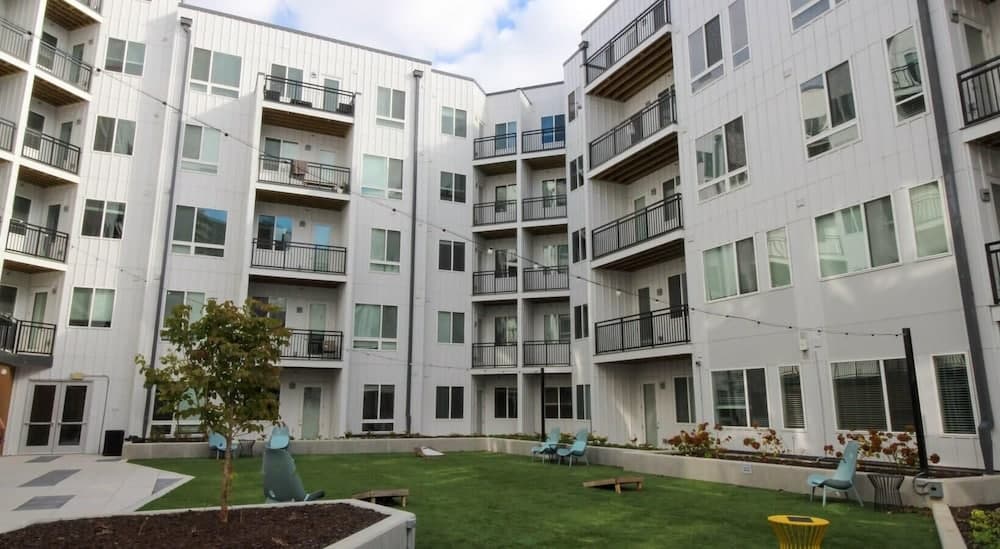 CozySuites Artistry Cincinnati featured exterior or lobby in Cincinnati, OH — similar hotel