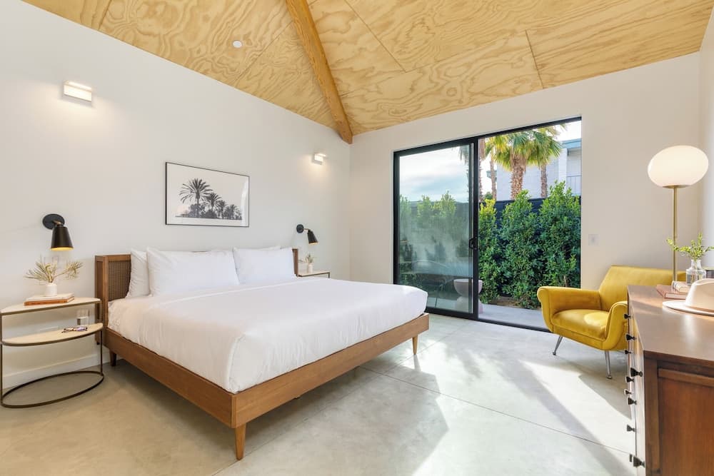 Blackhaus A & B Buyout by Avantstay Sleeps 16 interior in Palm Springs, CA — gallery photo 2