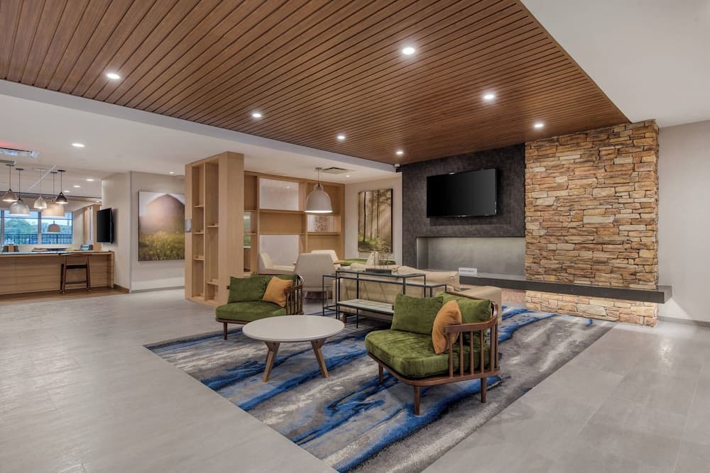 Fairfield Inn & Suites by Marriott Charlotte Belmont interior in Belmont, NC — gallery photo 2