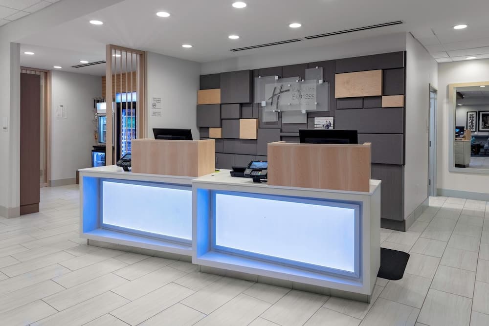 Holiday Inn Express & Suites Wilmington West - Medical Park by IHG interior in Wilmington, NC — gallery photo 2