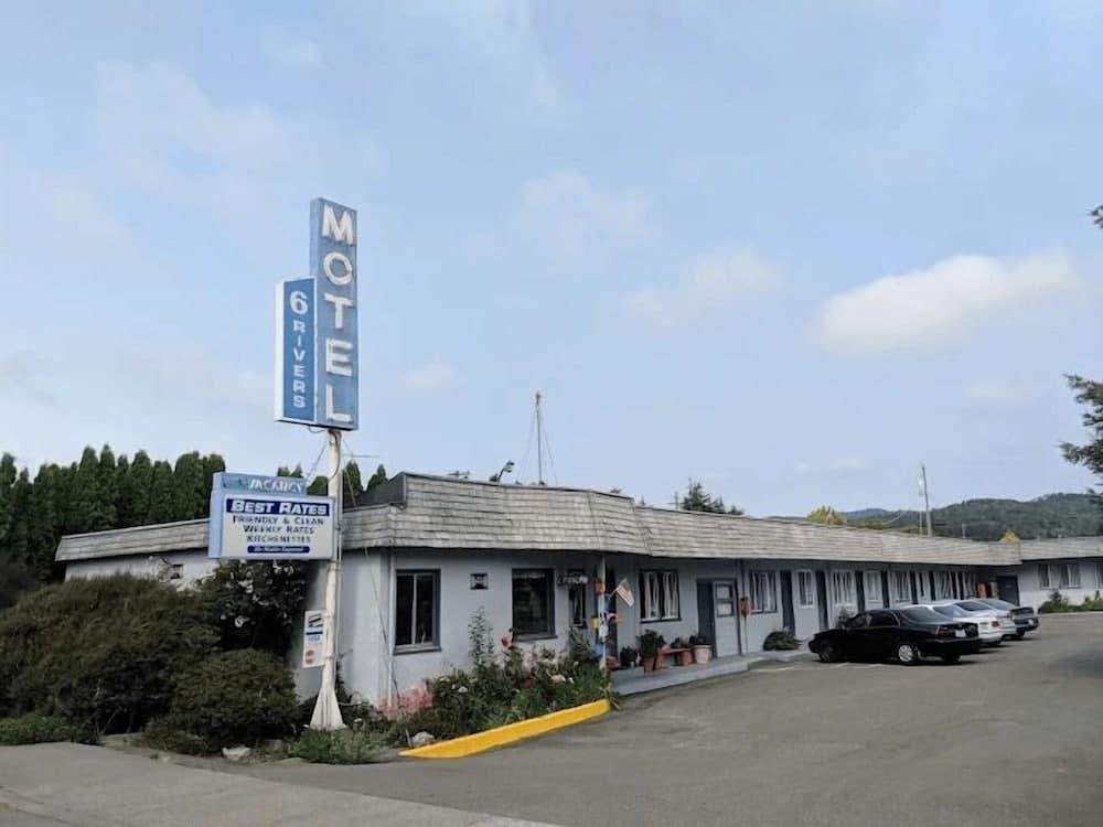 6 Rivers Motel Fortuna near Hwy 101 interior in Fortuna, CA — gallery photo 2