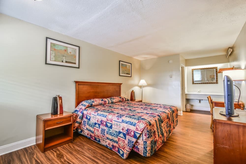 Economy Hotel Forest Park property views in Forest Park, GA — gallery photo 3