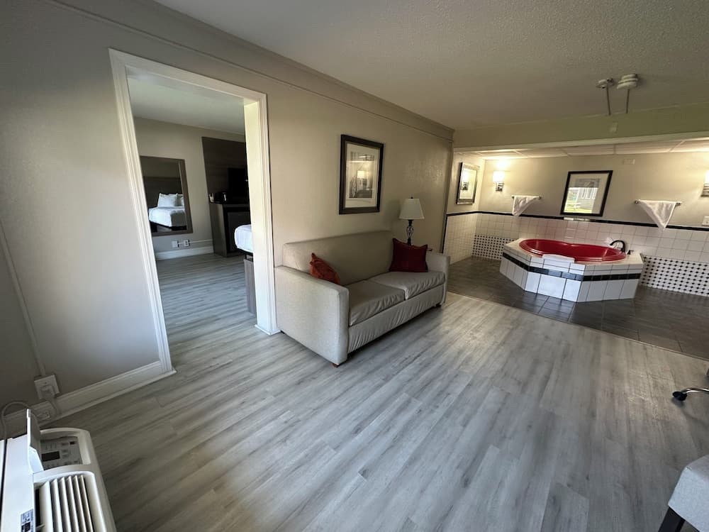 Whaler Inn and Suites property views in New Bedford, MA — gallery photo 3