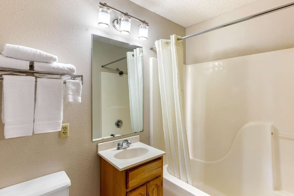 Econo Lodge Longmont East gallery photo in Longmont, CO — image 9