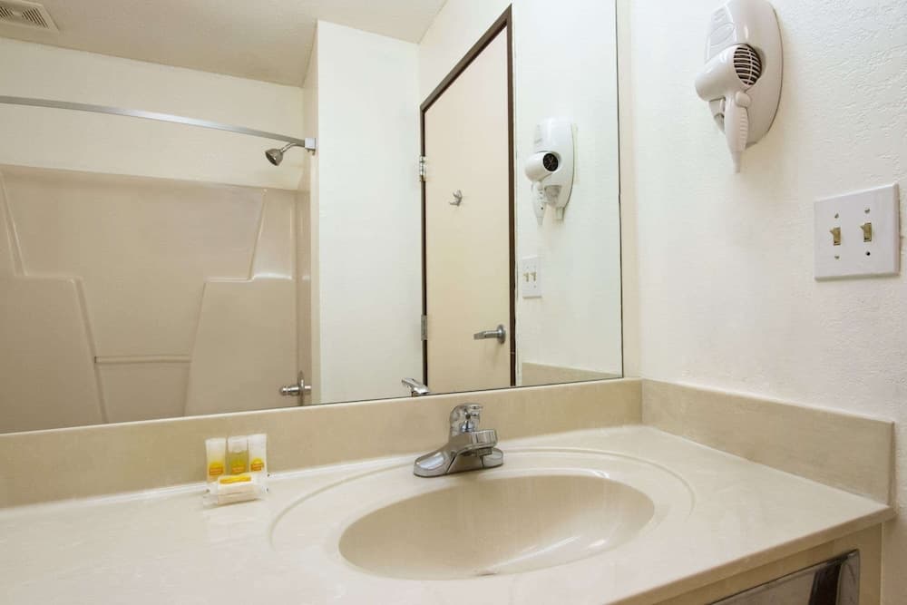 Days Inn by Wyndham Greenville South/Mauldin gallery photo in Mauldin, SC — image 21