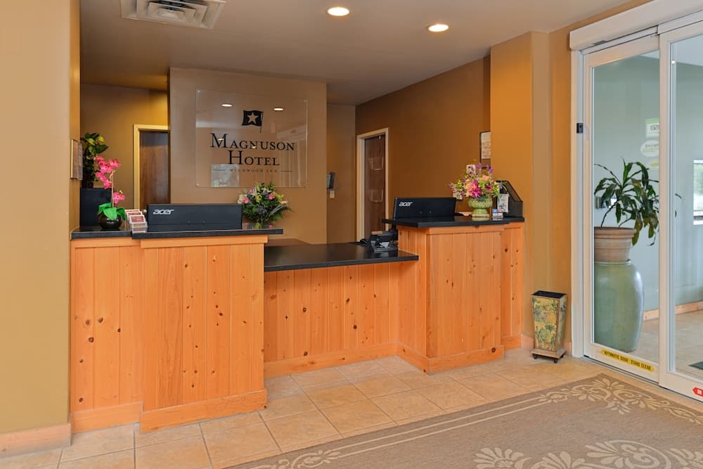 Wildwood Inn interior in Crawfordville, FL — gallery photo 2