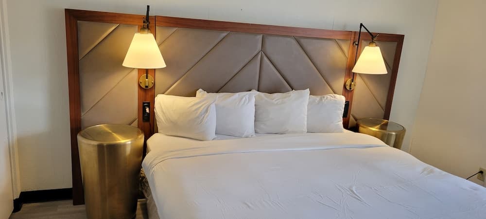 MC Pacific Inn & Suites property views in Torrance, CA — gallery photo 3