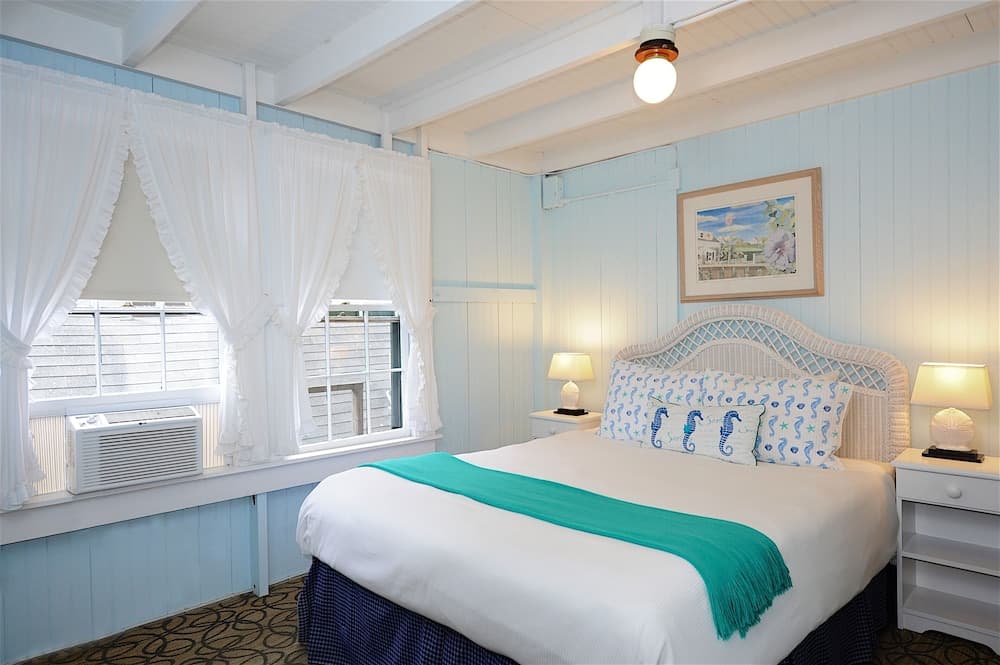Pequot Hotel gallery photo in Oak Bluffs, MA — image 21