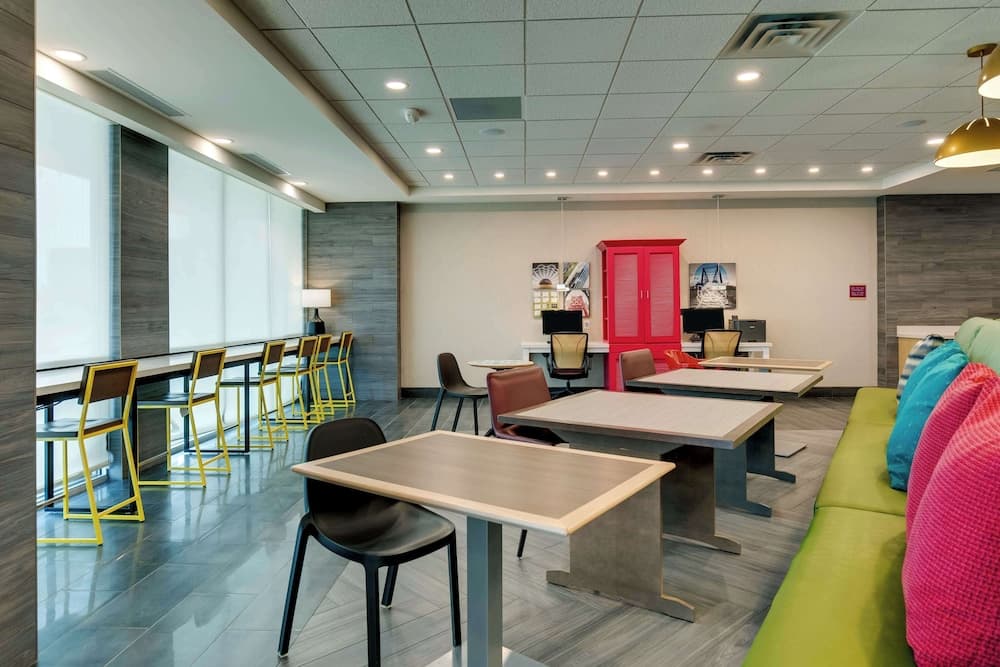 Home2 Suites by Hilton Hammond interior in Hammond, IN — gallery photo 2