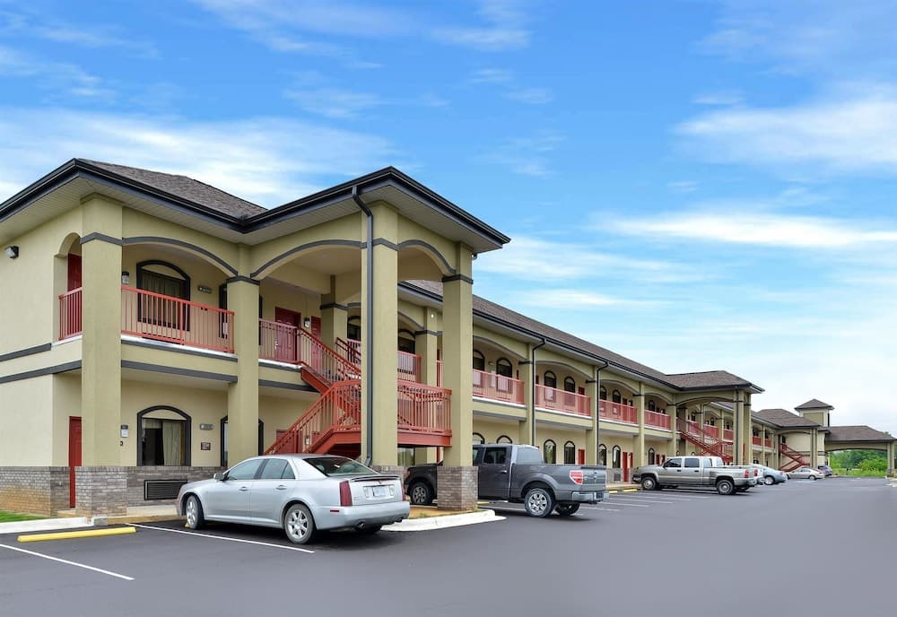 Americas Best Value Inn Tupelo property views in Tupelo, MS — gallery photo 3