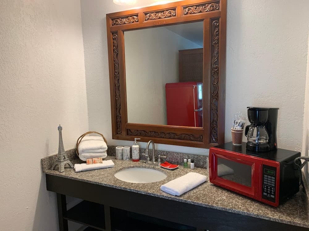 Extended Stay Brunswick interior in Brunswick, GA — gallery photo 2