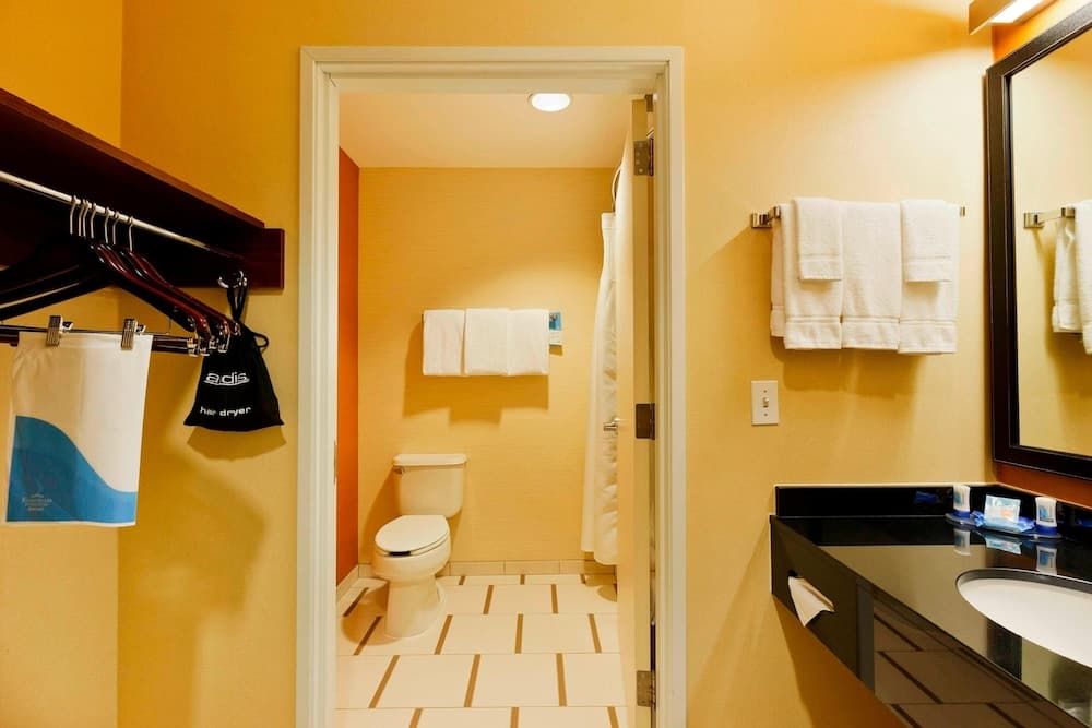 Fairfield Inn & Suites by Marriott Lake Oswego gallery photo in Lake Oswego, OR — image 11