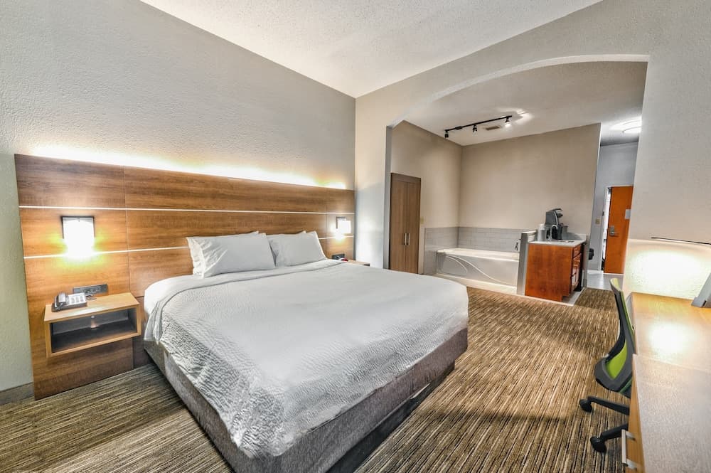 Holiday Inn Express Hotel & Suites Goshen by IHG property views in Goshen, IN — gallery photo 3