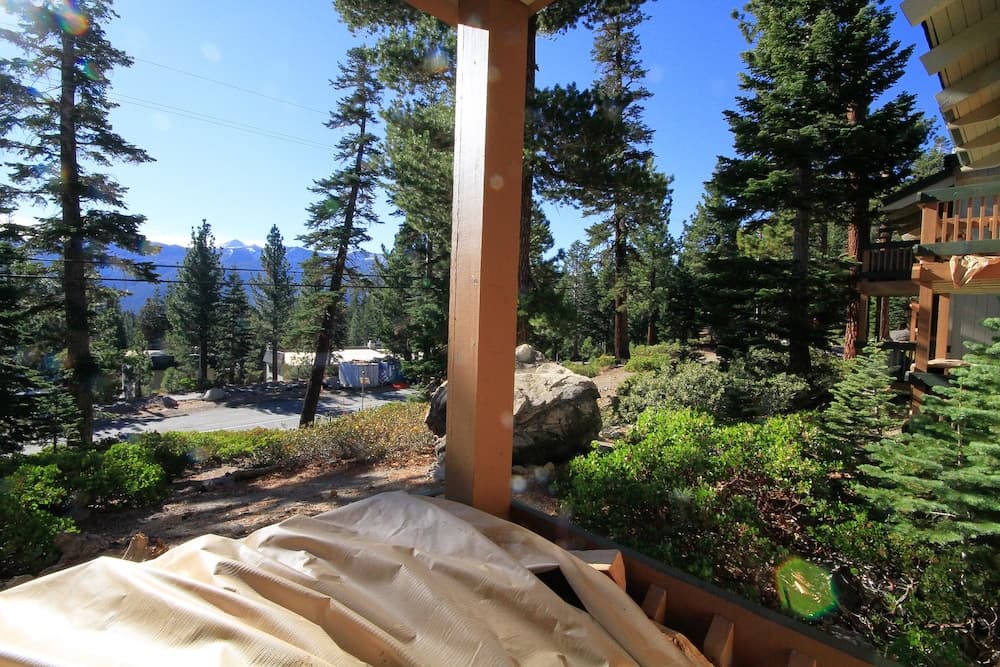 Discovery 4 featured exterior or lobby in Mammoth Lakes, CA — similar hotel