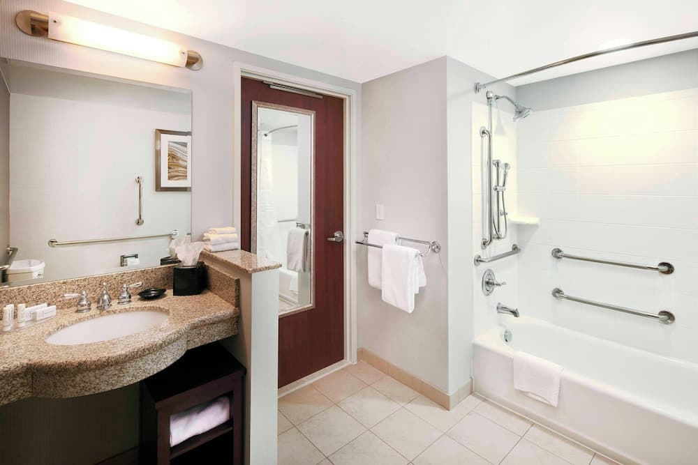 Courtyard by Marriott Indianapolis Downtown property views in Indianapolis, IN — gallery photo 3