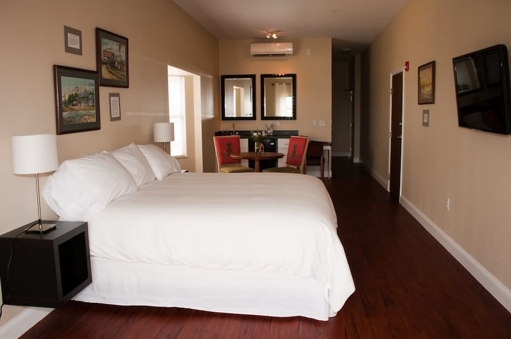 The Citrus on the Lake interior in Tavares, FL — gallery photo 2