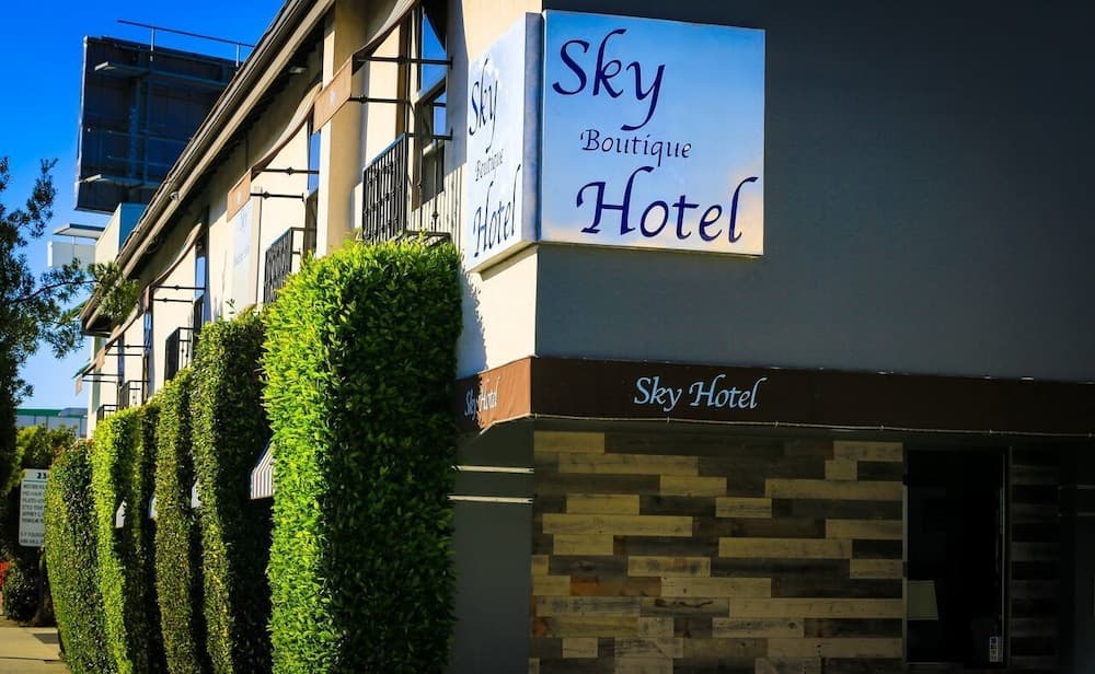 L.A. Sky Boutique Hotel property views in Los Angeles, CA — gallery photo 3