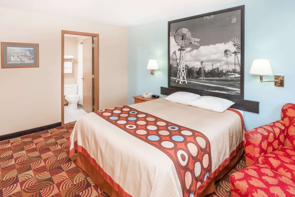Super 8 by Wyndham Shipshewana gallery photo in Shipshewana, IN — image 9