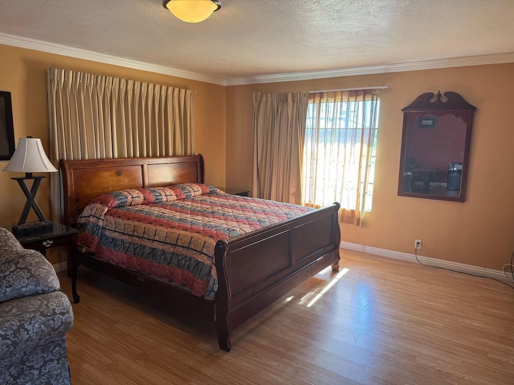 Vista Motel - Riverside gallery photo in Riverside, CA — image 9