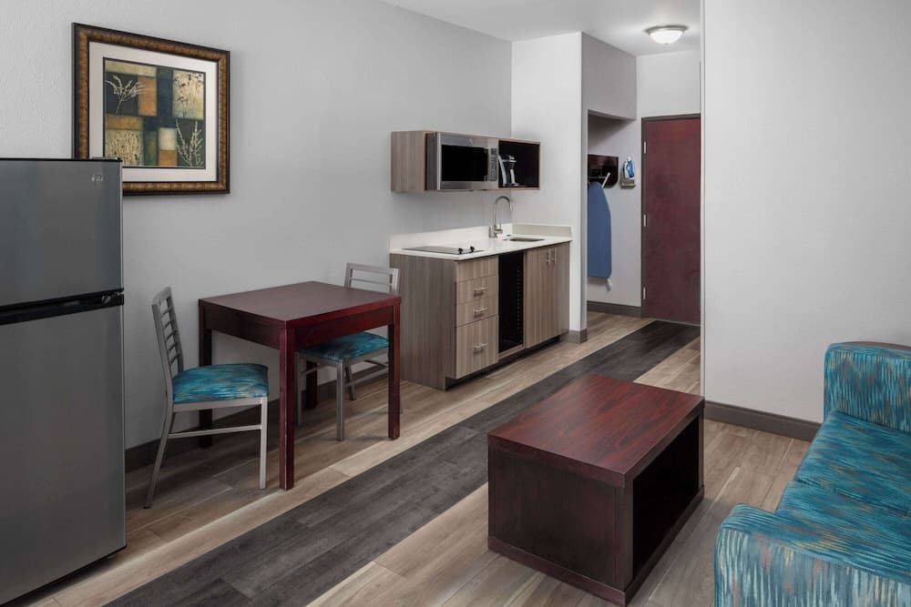La Quinta Inn & Suites by Wyndham Woodward property views in Woodward, OK — gallery photo 3