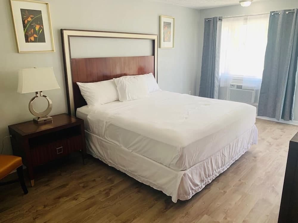 Ocean One Inn interior in Sneads Ferry, NC — gallery photo 2