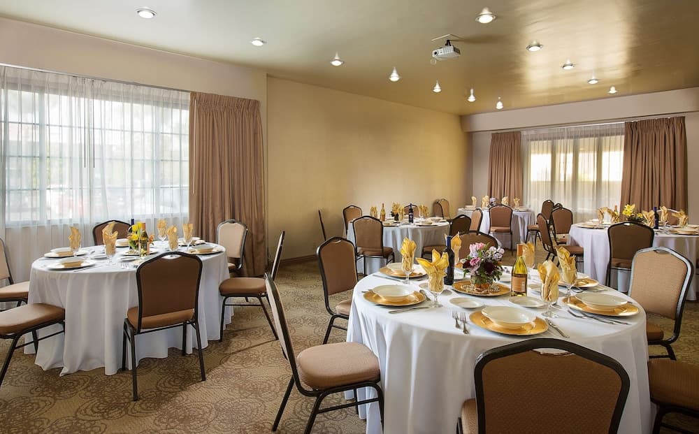Coast Burbank Hotel gallery photo in Burbank, CA — image 34
