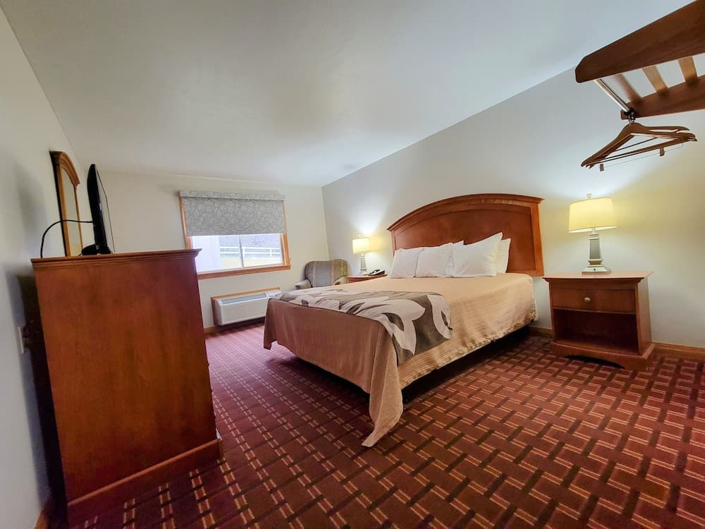 Mountaineer Inn interior in Philippi, WV — gallery photo 2