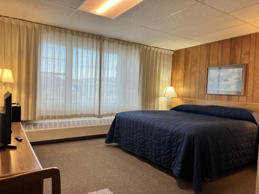 The Shoreline Inn property views in Grand Marais, MN — gallery photo 3