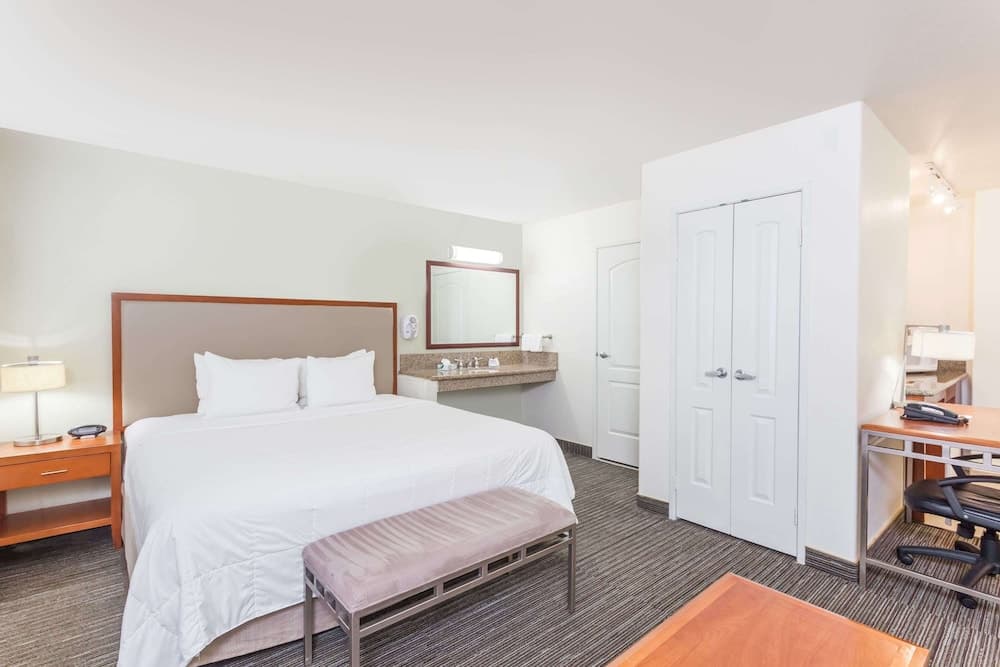 Hawthorn Suites by Wyndham Victorville gallery photo in Victorville, CA — image 10