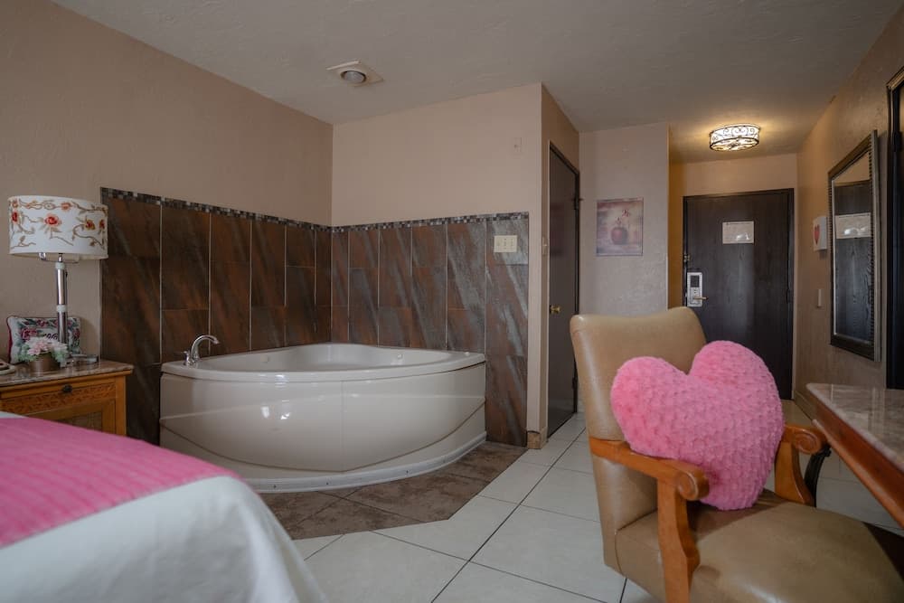 Hotel Baja San Diego - A Boutique Hotel interior in San Ysidro, CA — gallery photo 2